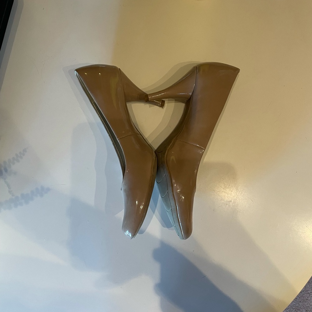 Nude heels - size 8